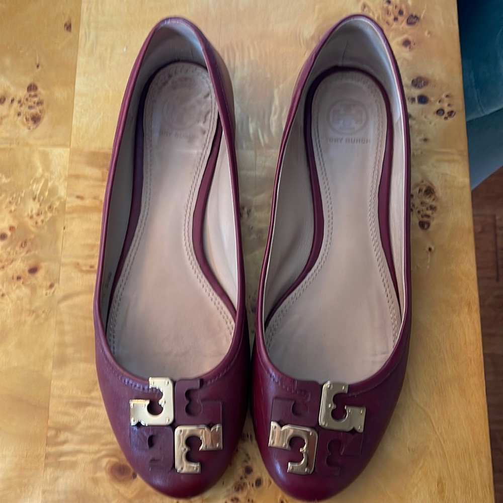 Tory Burch Reva Wine/Burgundy & Gold Flat